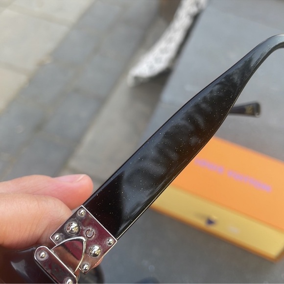 Louis Vuitton Black large frame sunglasses with silver sparkles w/unbranded box - Picture 7 of 9